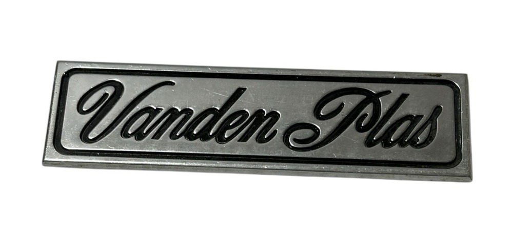 2004 Jaguar XJ8 Vanden Plas Rear Trunk Emblem